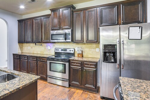 Golf & Hike: Family Home 11 Mi to Fort Bragg!