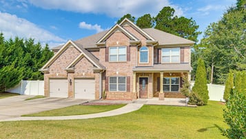 House (5 Bedrooms) | Interior