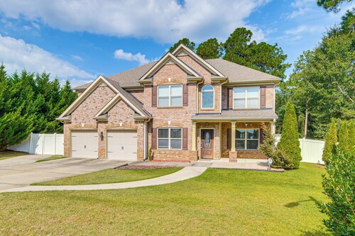 Golf & Hike: Family Home 11 Mi to Fort Bragg!