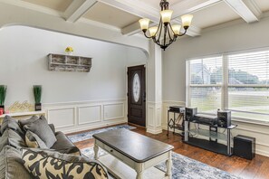 House (5 Bedrooms) | Interior