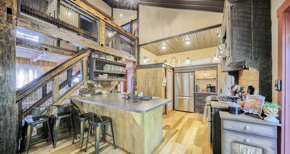 Willow Brook Getaway: Hot Tub, Deck in Mifflinburg