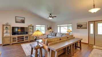 House (4 Bedrooms) | Interior