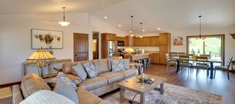 2 Mi to Downtown Sturgis: Quiet Ranch Home w/ View