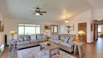 House (4 Bedrooms) | Interior