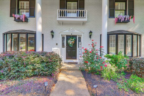 Game Room + Pond: Spacious Gainesville Getaway!