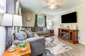 House (3 Bedrooms) | Interior - Peaceful Chatham Home in Virginia Countryside! (Chatham)