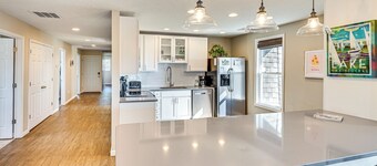 Walk to Academy: Lake Max Family Penthouse