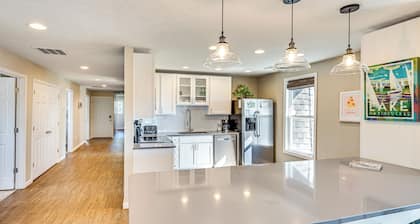 Walk to Academy: Lake Max Family Penthouse