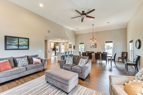 Walk to Academy: Lake Max Family Penthouse