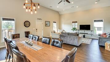 House (5 Bedrooms) | Interior