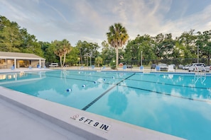 A swimming pool with lane dividers, a lifeguard stand, and a no diving sign. - Golf Course Community Home Near Springs & Swimming (Alachua)