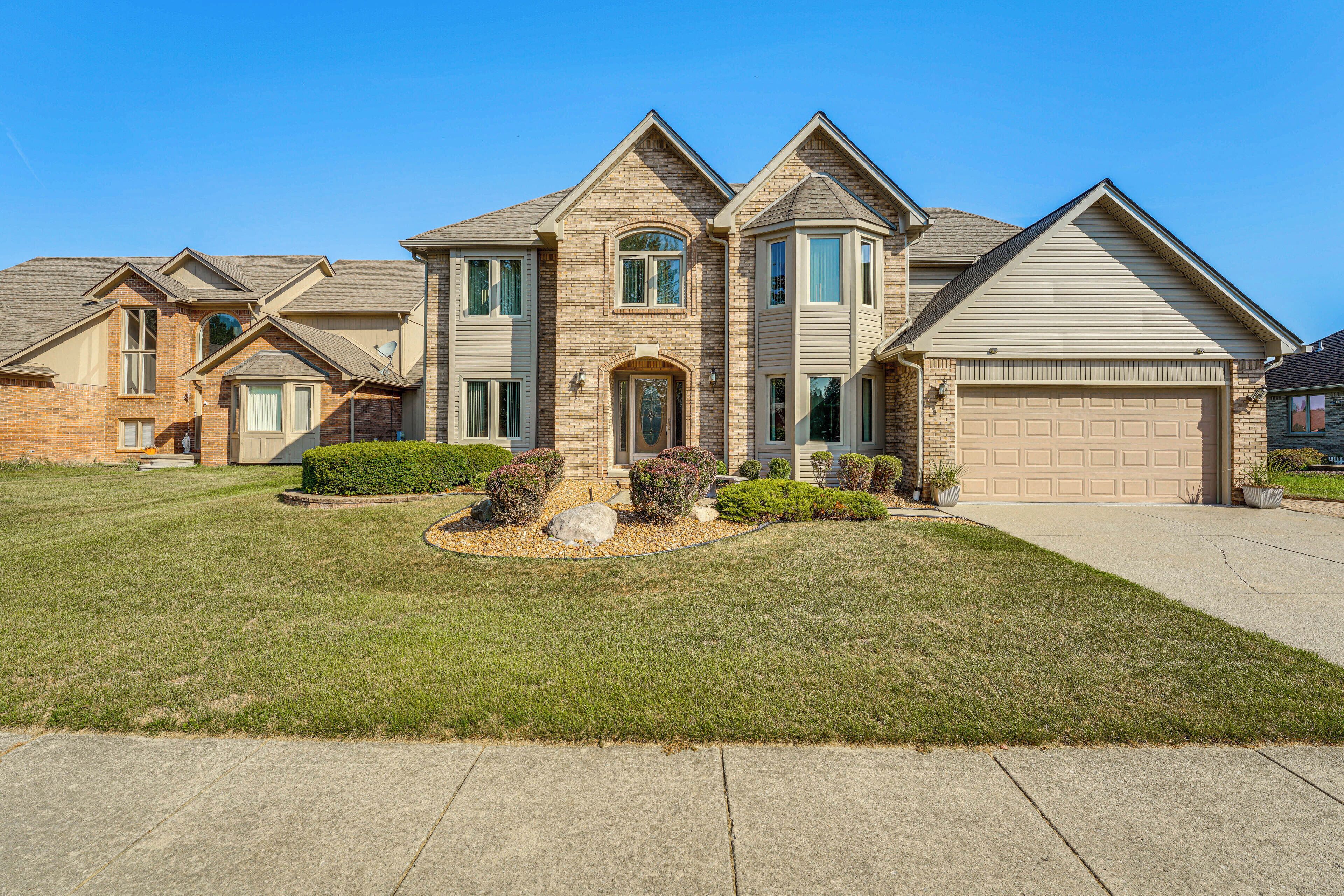 House (4 Bedrooms) | Front of property