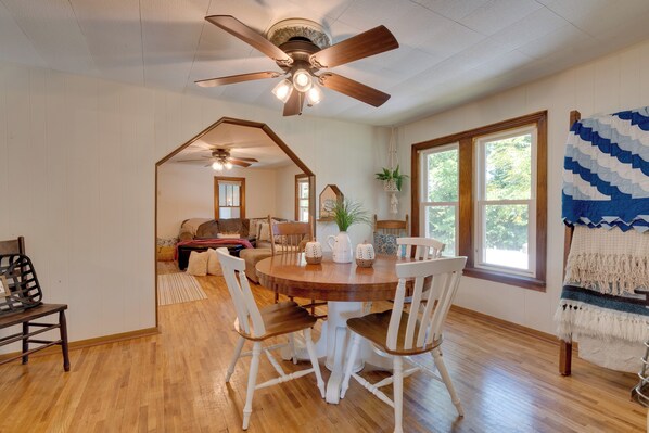 House (2 Bedrooms) | Interior - Pets Welcome: Tranquil Retreat w/ Yard in Jewett! (Toledo)