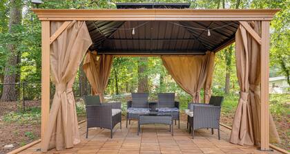 5 Mi to Town: Pet-friendly Retreat in Marietta!