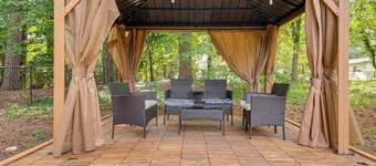 5 Mi to Town: Pet-friendly Retreat in Marietta!