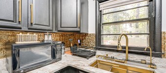 5 Mi to Town: Pet-friendly Retreat in Marietta!