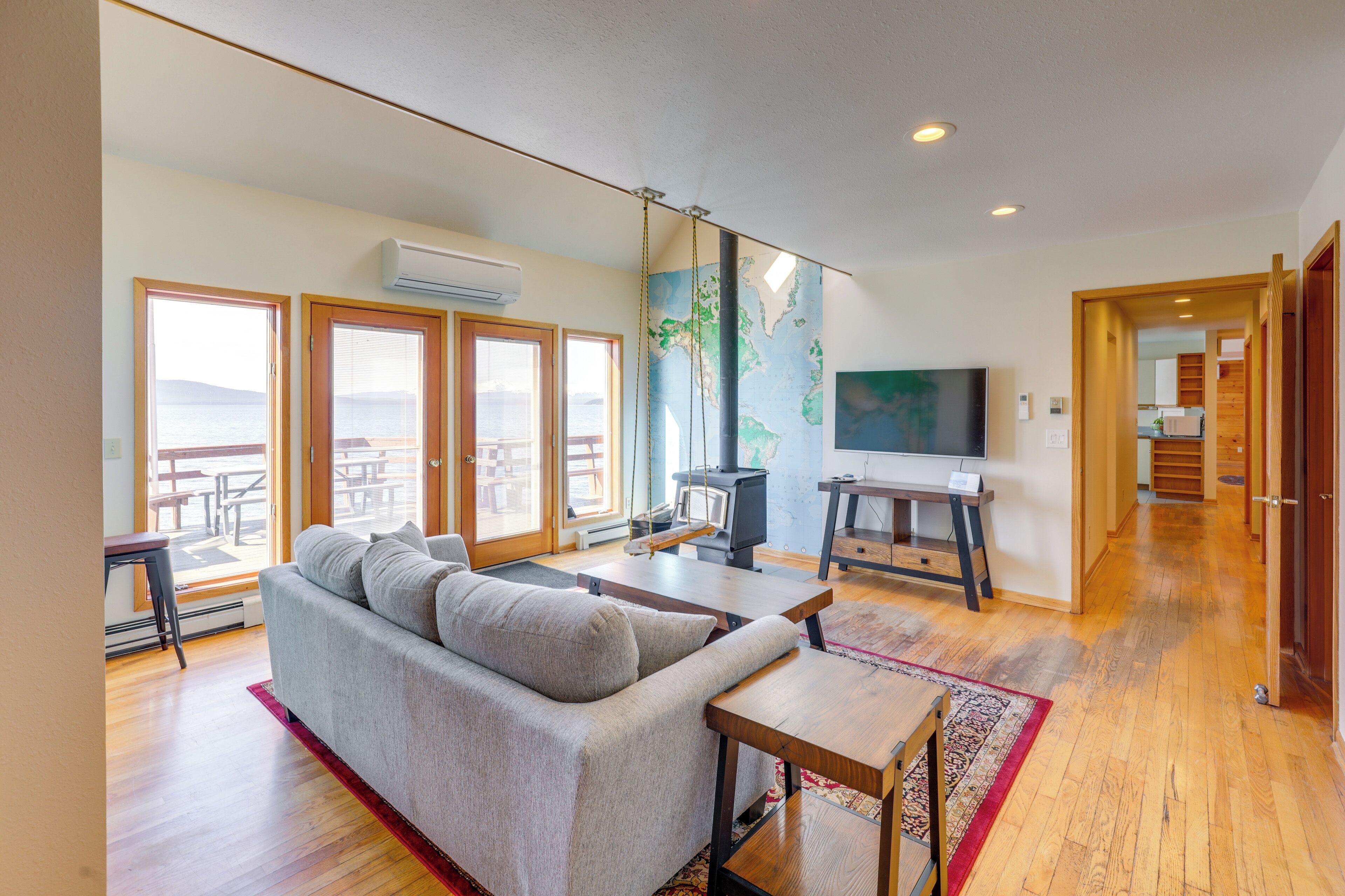 House (6 Bedrooms) | Interior