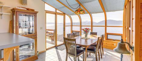 House (6 Bedrooms) | Interior