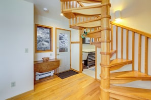 House (6 Bedrooms) | Interior - 9 Mi to Mendenhall Glacier: Waterfront Juneau Home (Juneau)