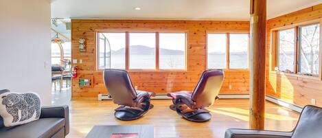 House (6 Bedrooms) | Interior