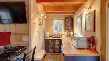 House (1 Bedroom) | Interior