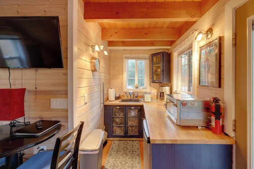 Ski, Hike, Relax By Water: Rustic Mccall Tiny Home