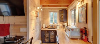 Ski, Hike, Relax By Water: Rustic Mccall Tiny Home