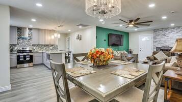 House (4 Bedrooms) | Interior