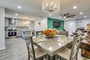 House (4 Bedrooms) | Interior
