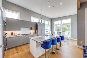 House (3 Bedrooms) | Interior