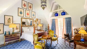 6 bedrooms, iron/ironing board, WiFi, bed sheets