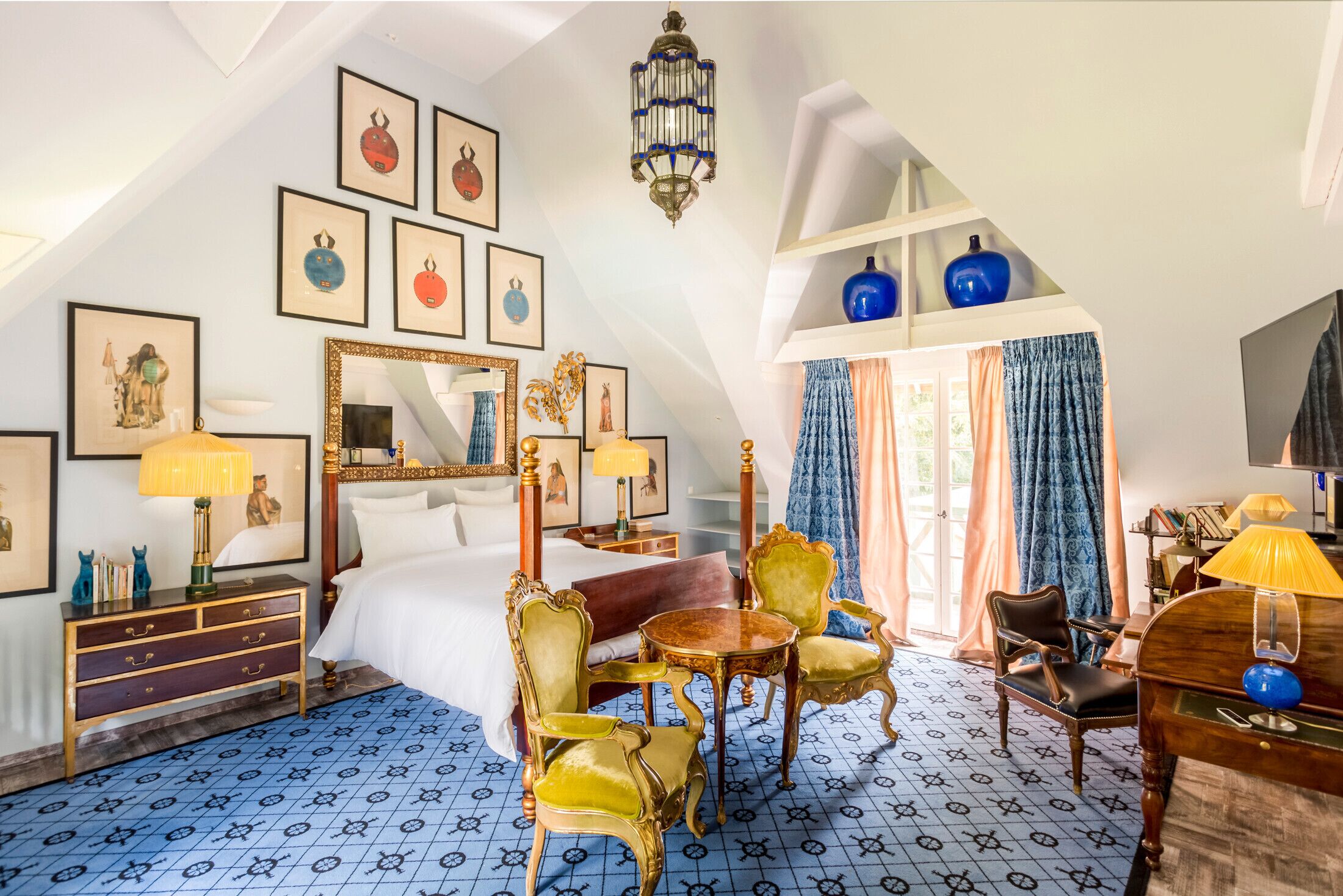 6 slaapkamers, een strijkplank/strijkijzer, wifi, beddengoed