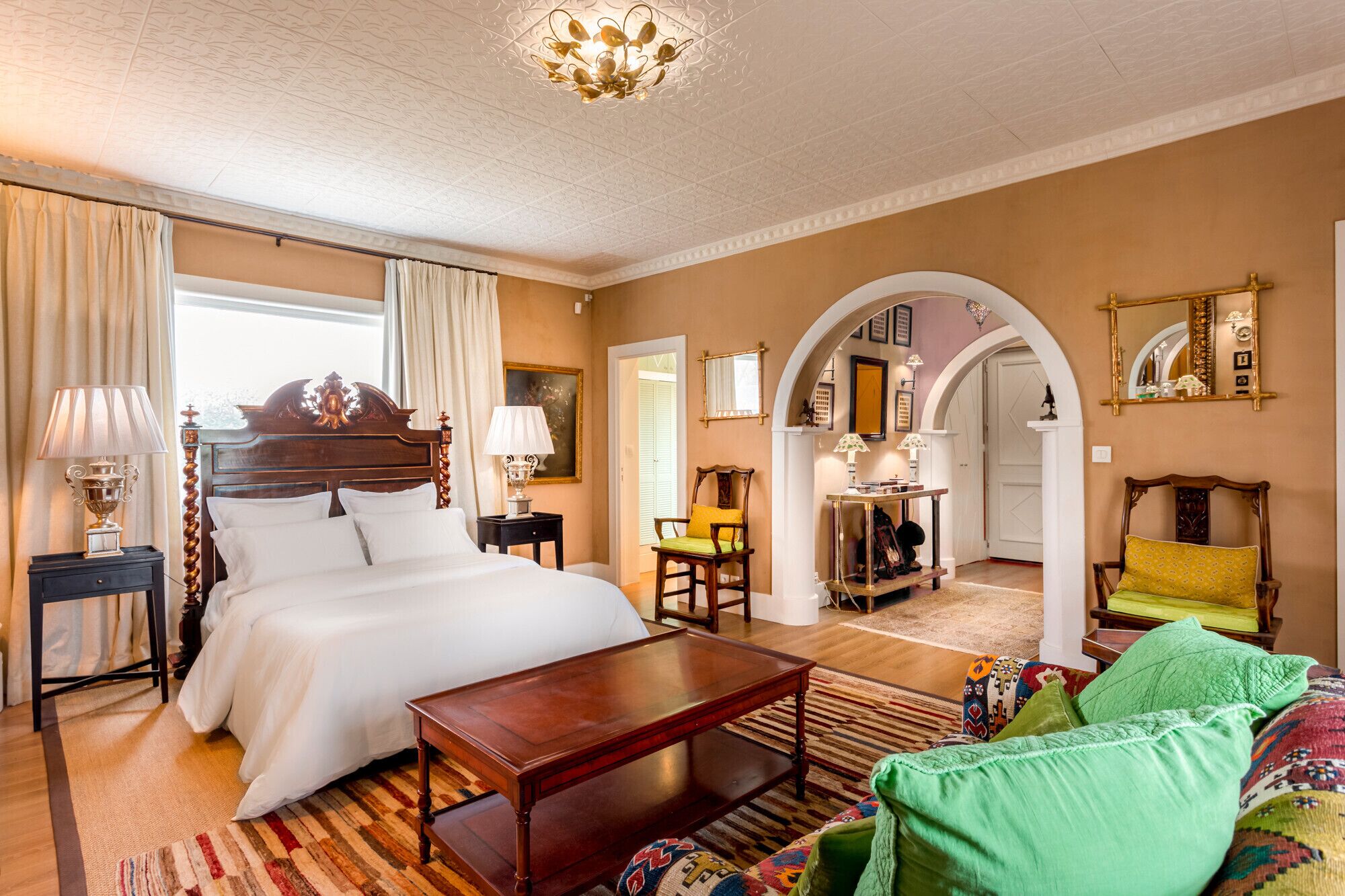 6 slaapkamers, een strijkplank/strijkijzer, wifi, beddengoed