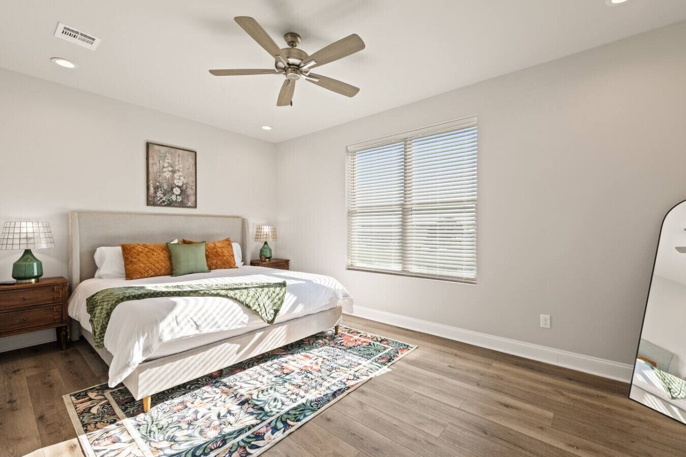 2 makuuhuonetta, silitysrauta/-lauta, Wi-Fi, vuodevaatteet