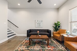 TV - Youngsville Stay•Two Kings+ En Suites by Complex (Youngsville)