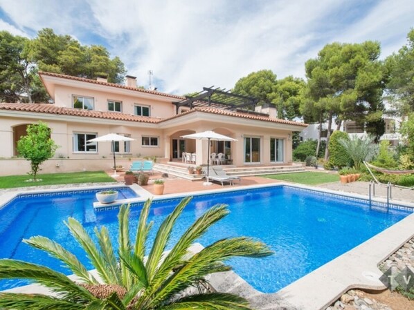 Apartment - Villa in Salou 5 Bedrooms 6 Beds 4 Baths (Salou)