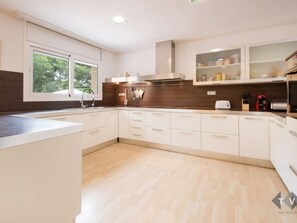 Apartment - Villa in Salou 5 Bedrooms 6 Beds 4 Baths (Salou)