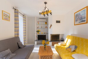 TV, fireplace