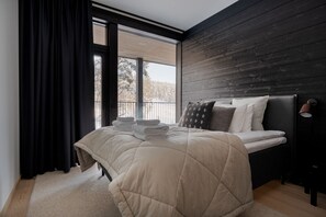 3 makuuhuonetta, työpöytä, silitysrauta/-lauta, Wi-Fi