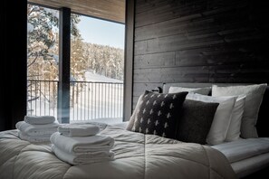 3 bedrooms, desk, iron/ironing board, WiFi