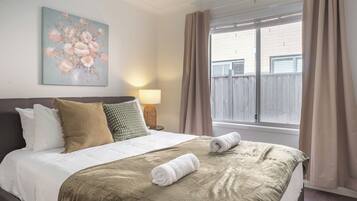 4 bedrooms, desk, iron/ironing board, WiFi