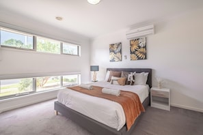 4 bedrooms, desk, iron/ironing board, WiFi