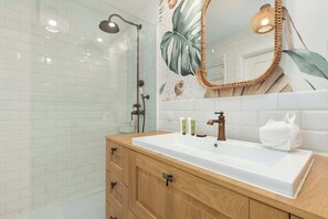 Shower, hair dryer, shampoo