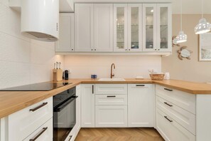 Kühlschrank, Ofen, Herdplatte, Geschirrspüler