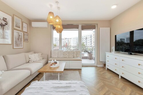 Elegant Apartment | Air Conditioning, Parking and Balcony