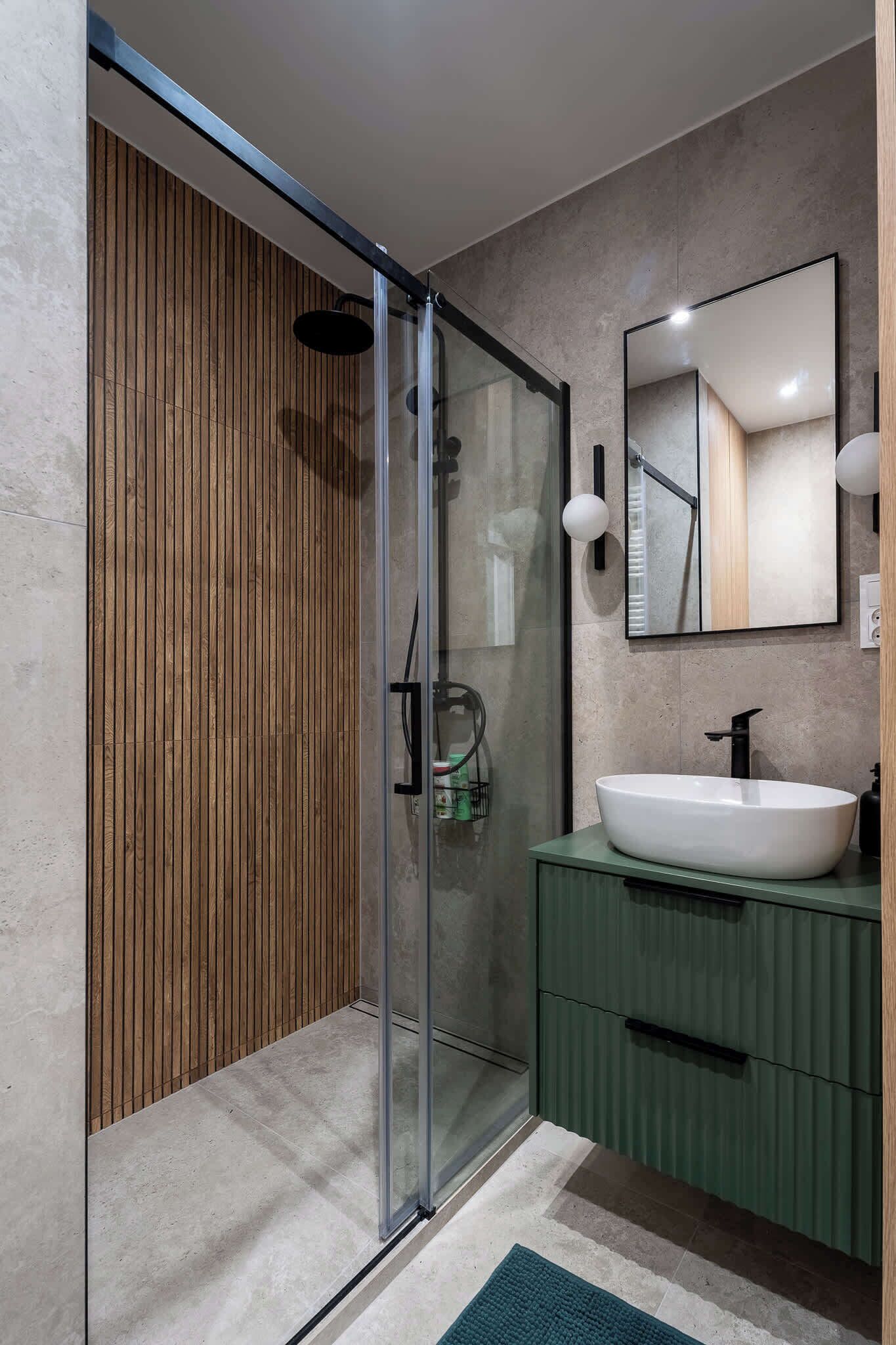 Shower, hair dryer, towels, shampoo