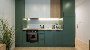 Fridge, oven, stovetop, dishwasher