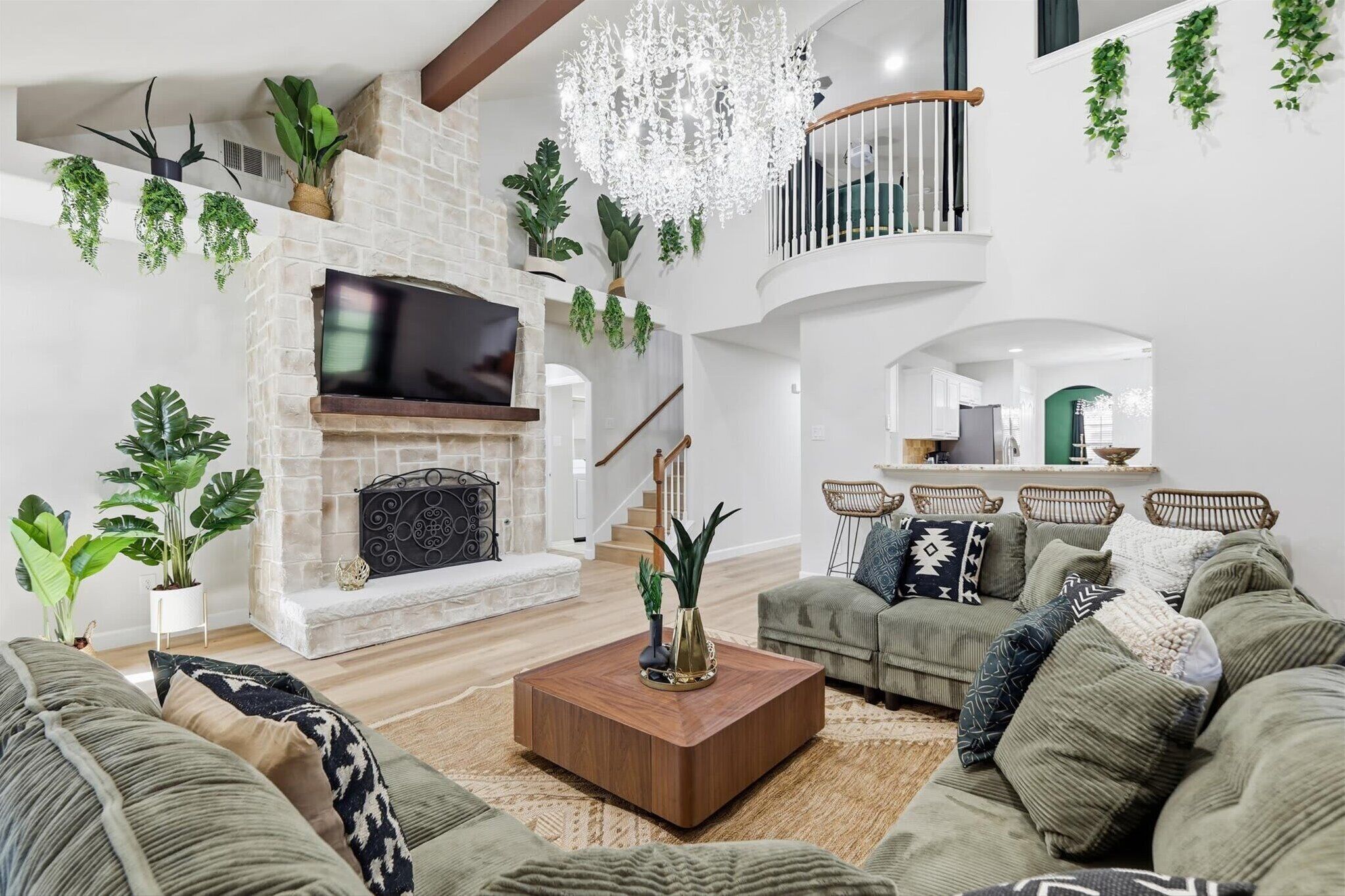 TV, peis og kontorer