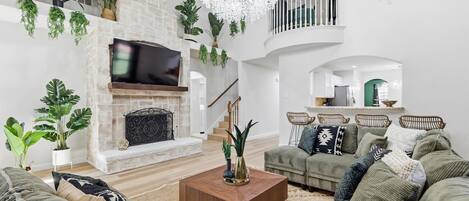 Fernseher, Kamin, Arbeitsbereiche