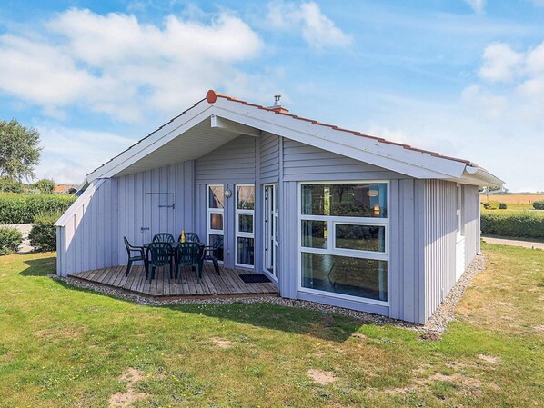 House | Outdoor dining - 4 Star Holiday Home in Friedrichkoog (Friedrichskoog)
